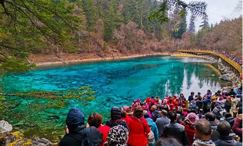 成都到九寨沟跟团3天价格_成都到九寨沟旅游团价格